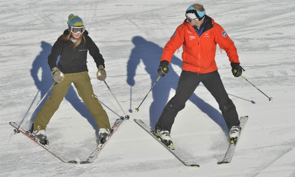 Adults_learn_to_ski_exercise